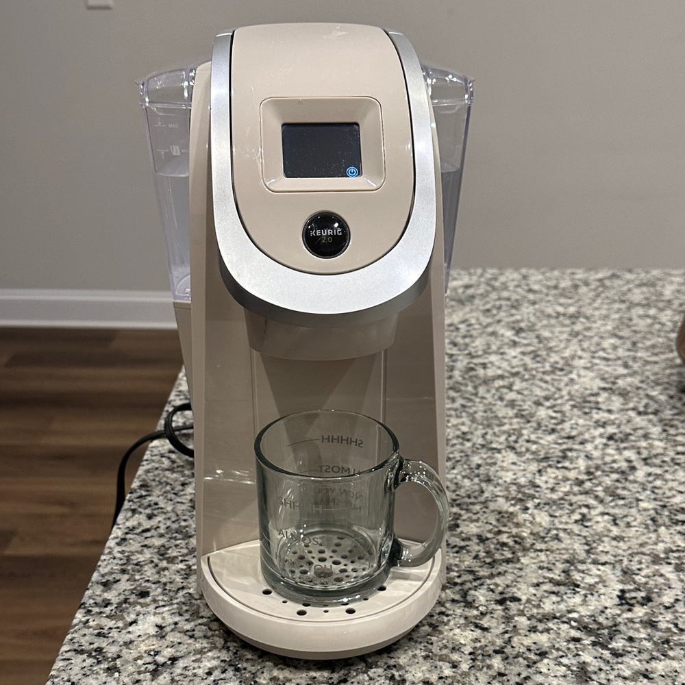 Keurig Single Serve Coffee Maker in Cream and Silver - Picture 4 of 17